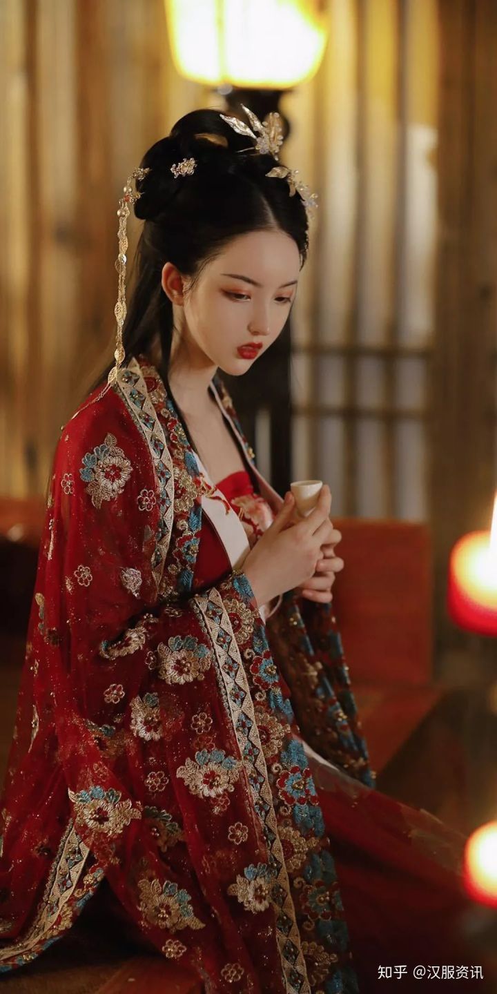 Enhancing Immortality with Elevated Hanfu Shoes:The Enchanting Journey of Xianqi