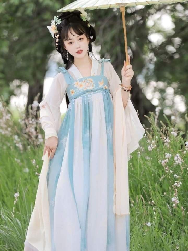 Evolution of Hanfu Fashion:The Improvement of Jin-Jin Dynasty in Modern Context Evolution of Hanfu Fashion:The Improvement of Jin-Jin Dynasty in Modern Context