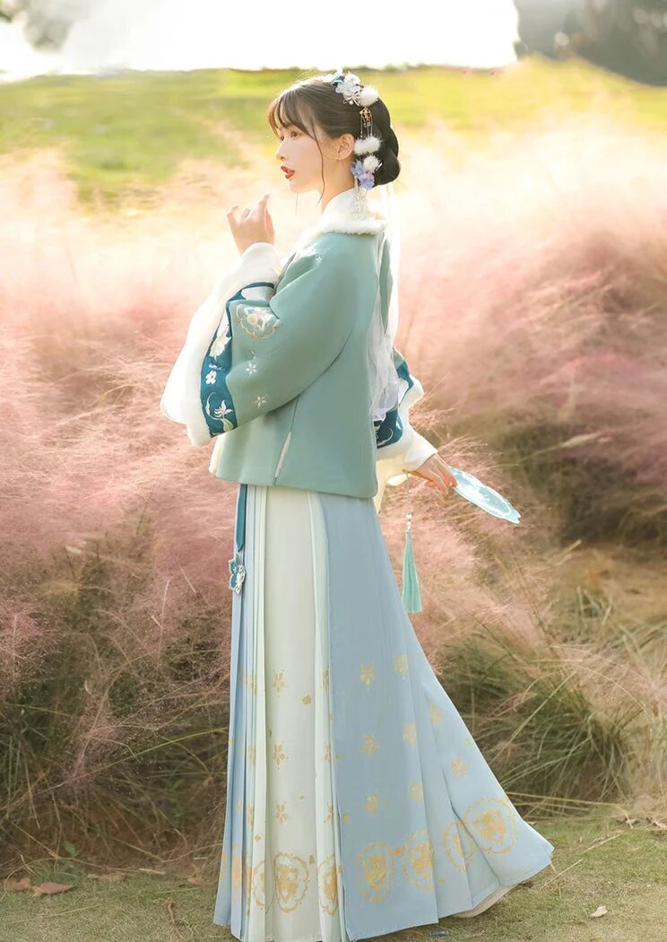 The Elegance of Chinese Cheongsam:Embracing the鱼尾 Fish Tail)Design The Elegance of Chinese Cheongsam:Embracing the鱼尾 Fish Tail)Design