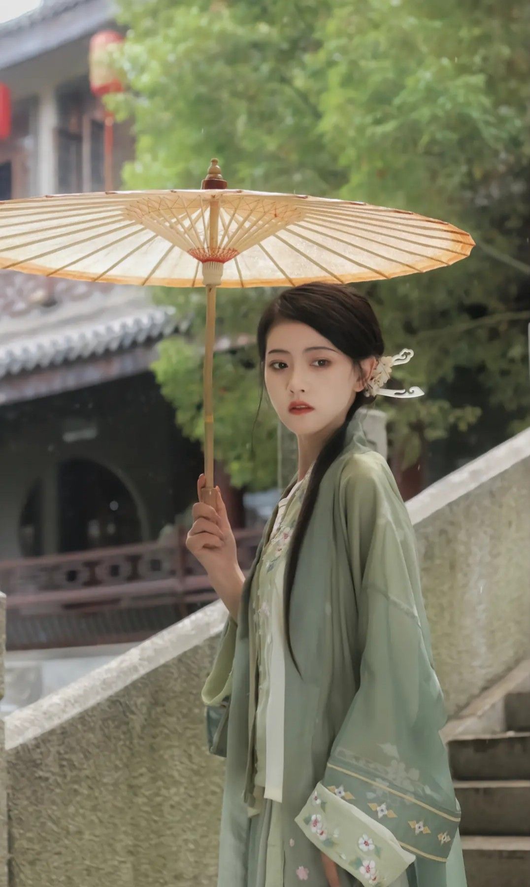 Ethereal Elegance in a Red Hanfu Costume Ethereal Elegance in a Red Hanfu Costume