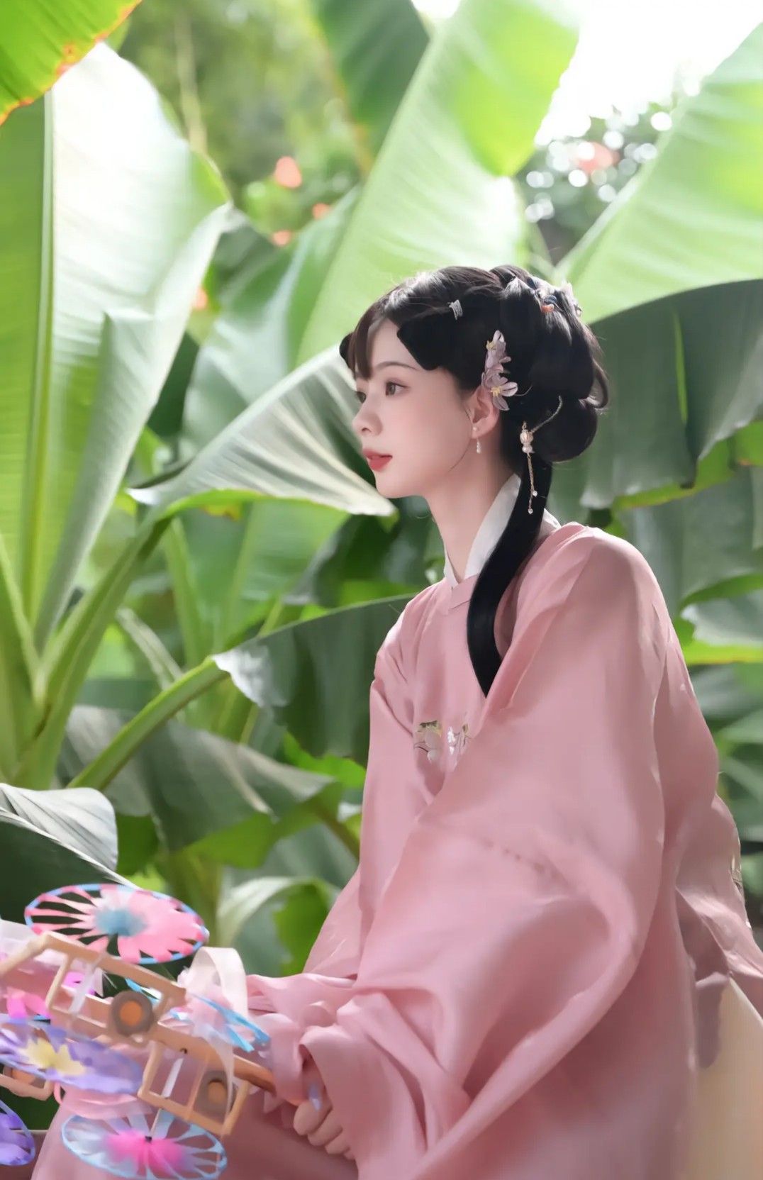 Embracing Summer in a Revamped Cheongsam Dress:The Blend of Tradition and Modernity