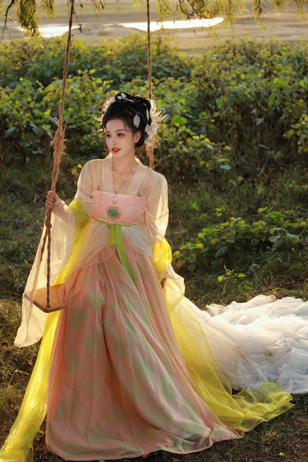 Little Girls in Traditional Hanfu Hair Buns:A Glimpse into the Splendid World of Hanfu Fashion Little Girls in Traditional Hanfu Hair Buns:A Glimpse into the Splendid World of Hanfu Fashion