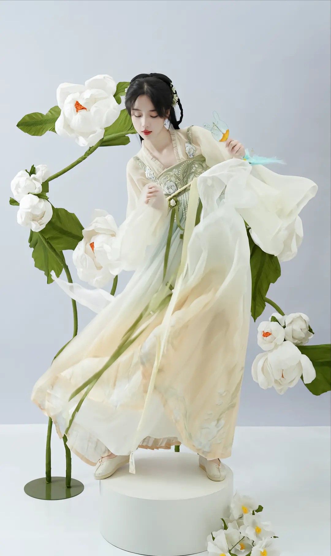 Affordable Chinese Hanfu Fashion:The Charm of Waist-Length White Cabbage Prices