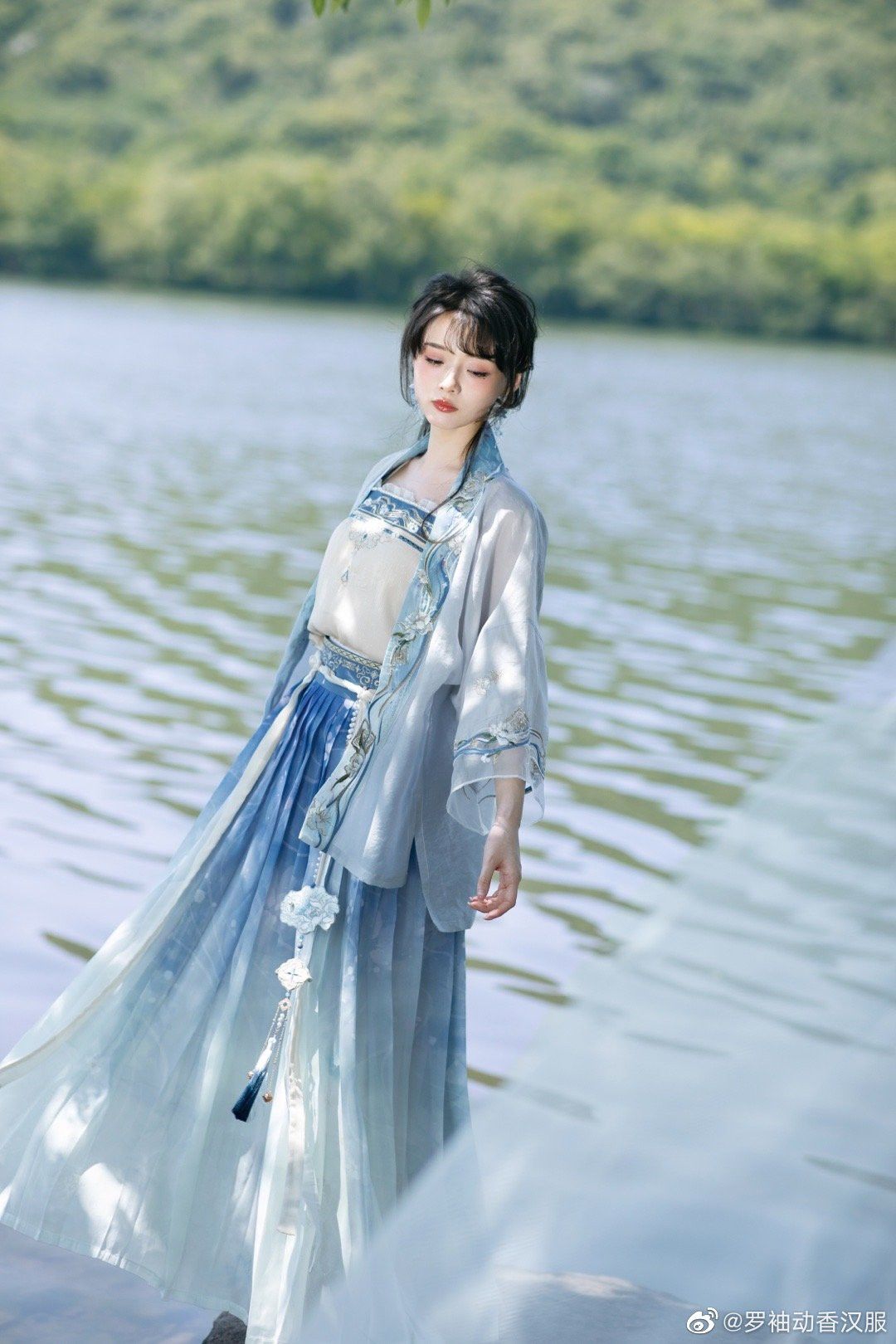 Spring Sakura Hanfu:The Charm of a Girl in Traditional Chinese Attire Spring Sakura Hanfu:The Charm of a Girl in Traditional Chinese Attire