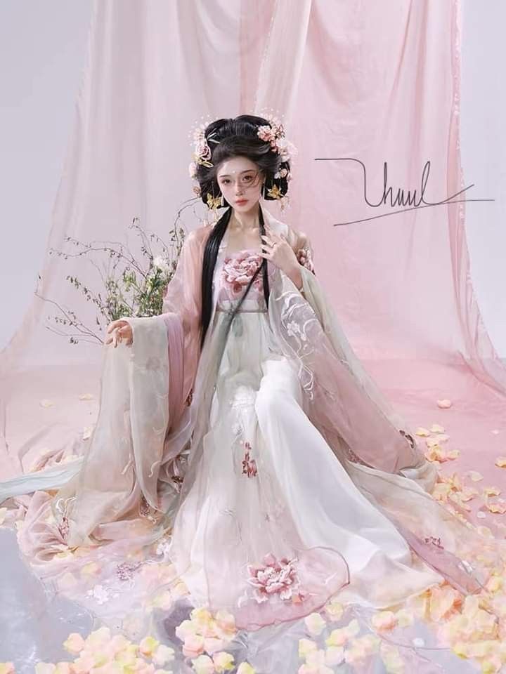Ancient Elegance in Childrens Hanfu Fashion:The Fairy-like Charm of Girls Traditional Chinese Dress Ancient Elegance in Childrens Hanfu Fashion:The Fairy-like Charm of Girls Traditional Chinese Dress