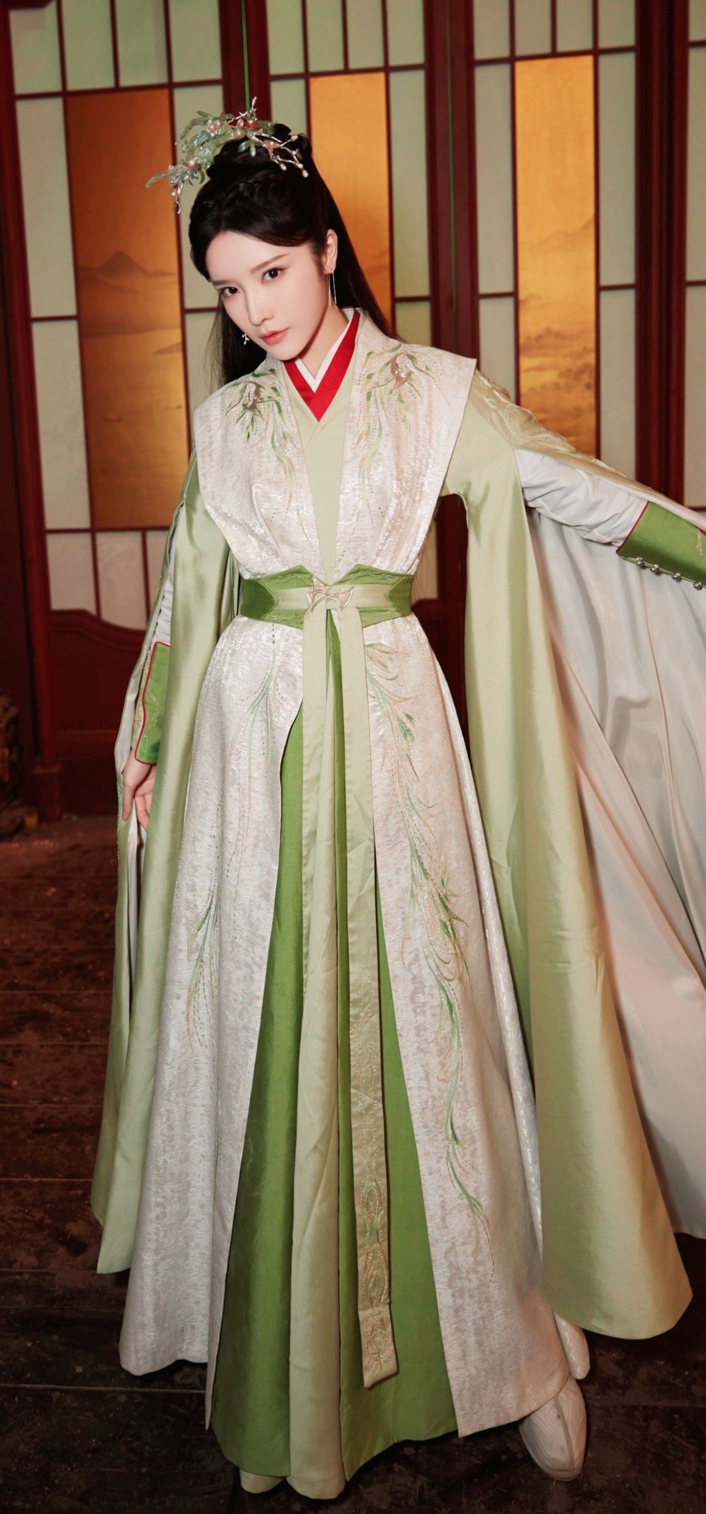 The Splendor of Traditional Hanfu Costumes:A Journey Through the Ages for 11 and 12-Year-Olds