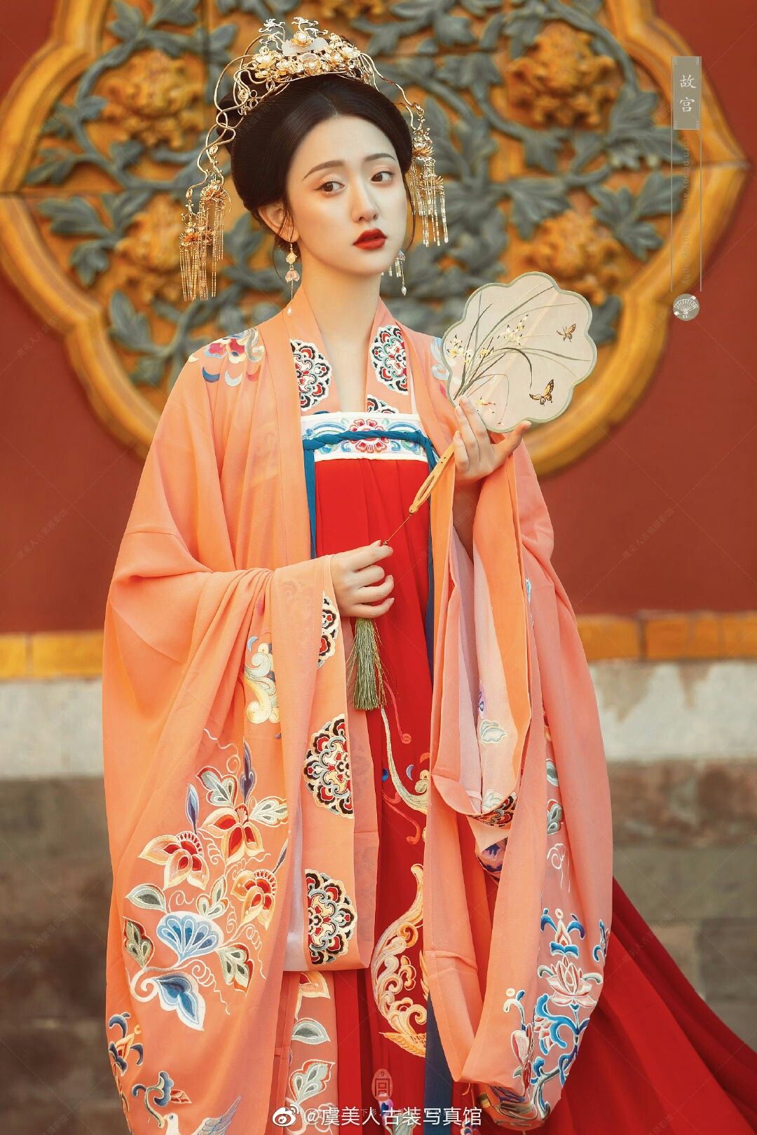 Stage-Stunning Horseface Skirt:A Journey Through the Equestrian World of Traditional Stage Costumes Stage-Stunning Horseface Skirt:A Journey Through the Equestrian World of Traditional Stage Costumes