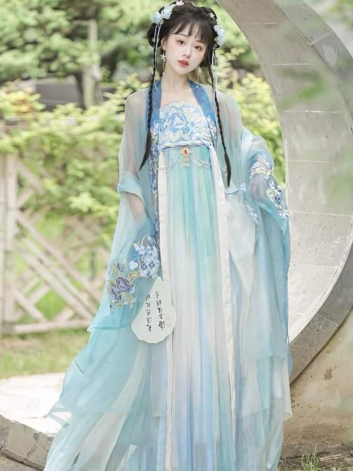 Original Design of Waist-Length Hanfu for Summer:A Blend of Tradition and Comfort Original Design of Waist-Length Hanfu for Summer:A Blend of Tradition and Comfort