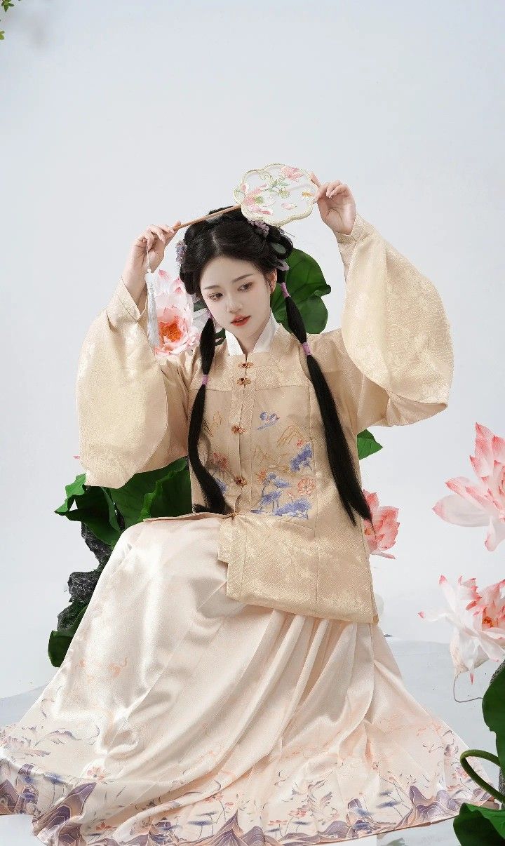 Exclusive White Cheongsam Gowns:A Blend of Luxury and Subtle Elegance Exclusive White Cheongsam Gowns:A Blend of Luxury and Subtle Elegance