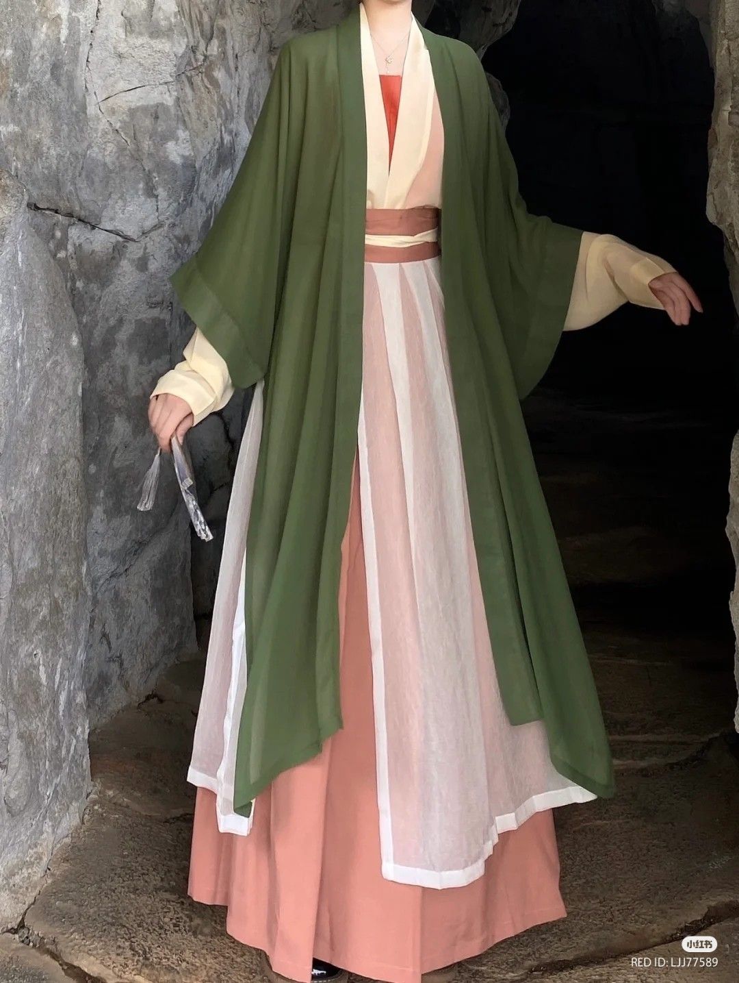 小个子与旗袍的订婚故事,传统与现代的交融之美 小个子与旗袍的订婚故事,传统与现代的交融之美