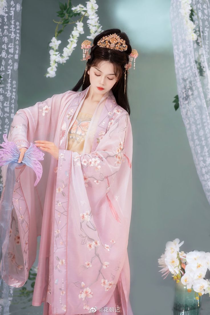 Original Hanfu Fashion in the North of Luo River Original Hanfu Fashion in the North of Luo River