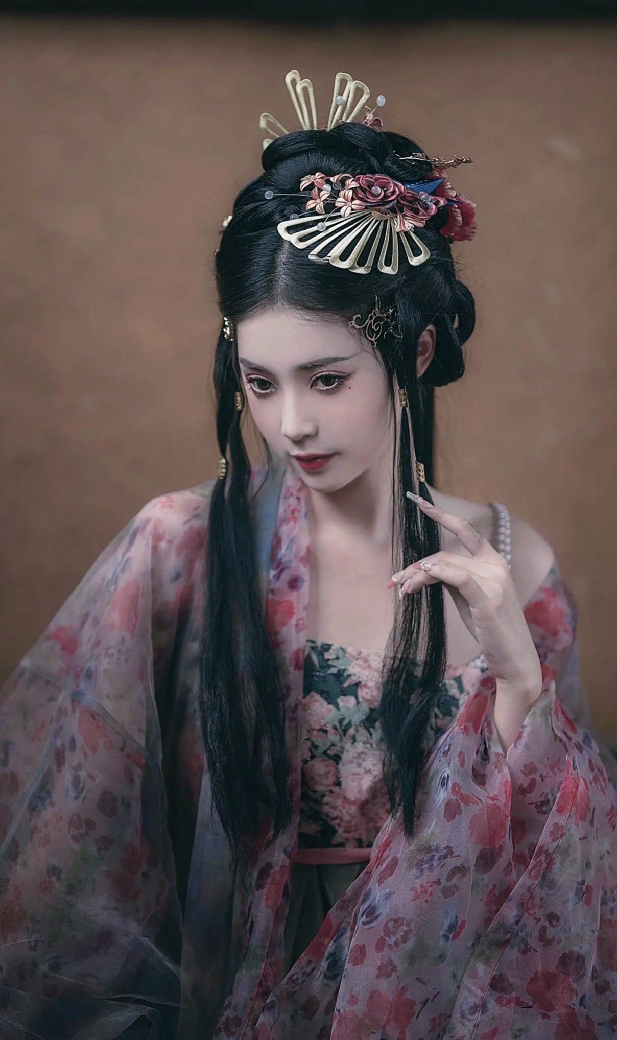 Cheongsam Women in the Summer of the Republic Era:A Blend of Traditional Elegance and Modern Charm