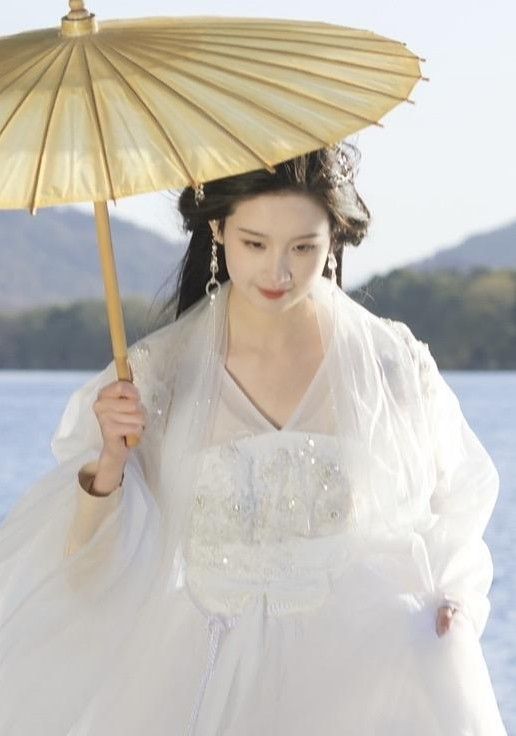 DIY Tools for Creating Your Own Traditional Hanfu Costume with Material Kits