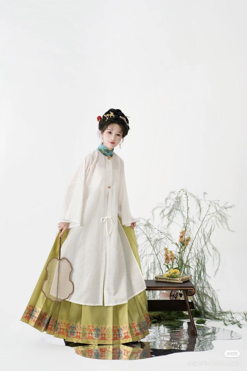 Childrens Hanfu Song Dynasty Style Light Silk Round-necked Robe Childrens Hanfu Song Dynasty Style Light Silk Round-necked Robe