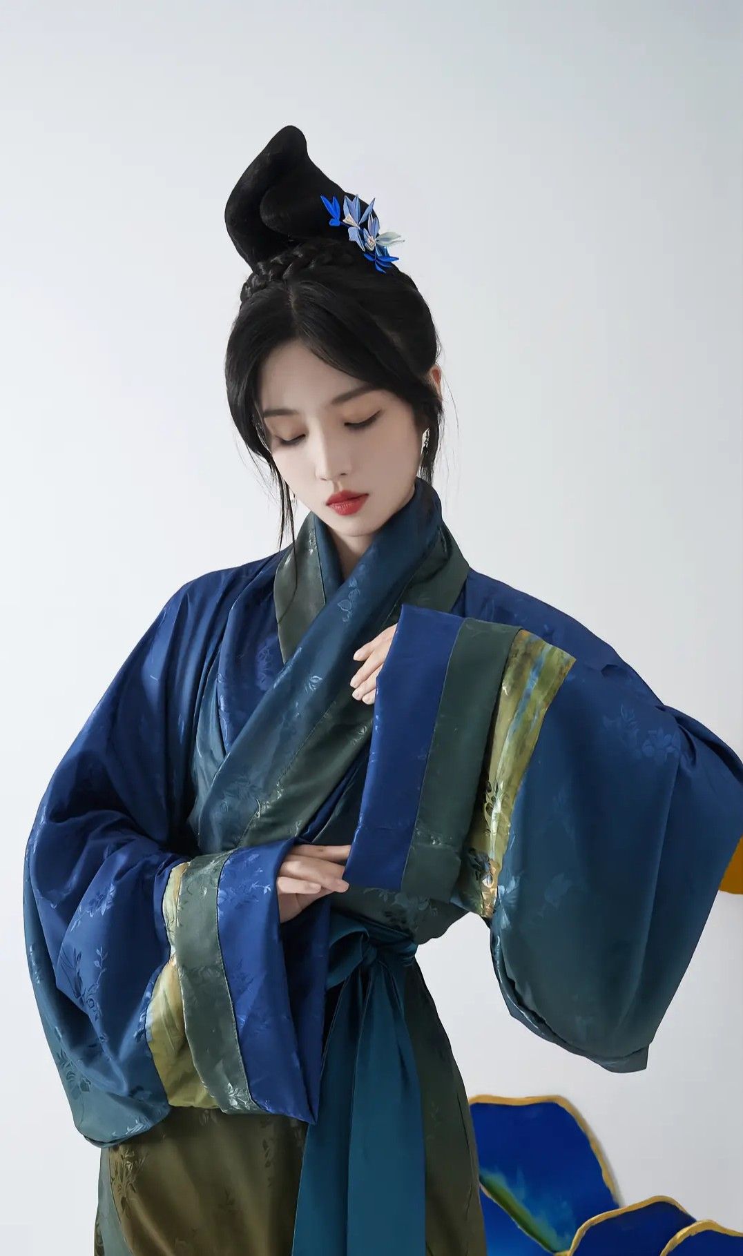 The Enigma of the Perspective Cheongsam:A Cultural Exploration The Enigma of the Perspective Cheongsam:A Cultural Exploration