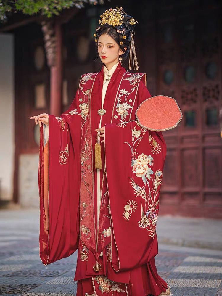 Modern Evolution of Traditional Hanfu Fashion:The Blend of Heritage and Modernity Modern Evolution of Traditional Hanfu Fashion:The Blend of Heritage and Modernity