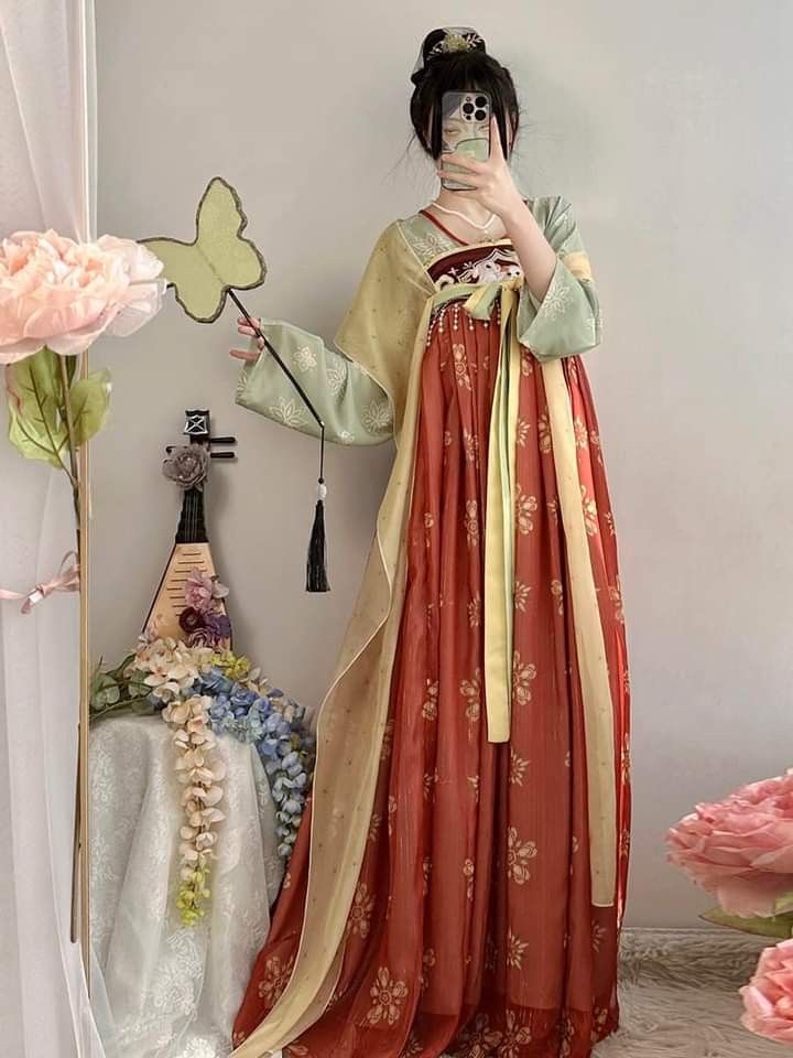 The Elegance of Cheongsam at High-End Banquets