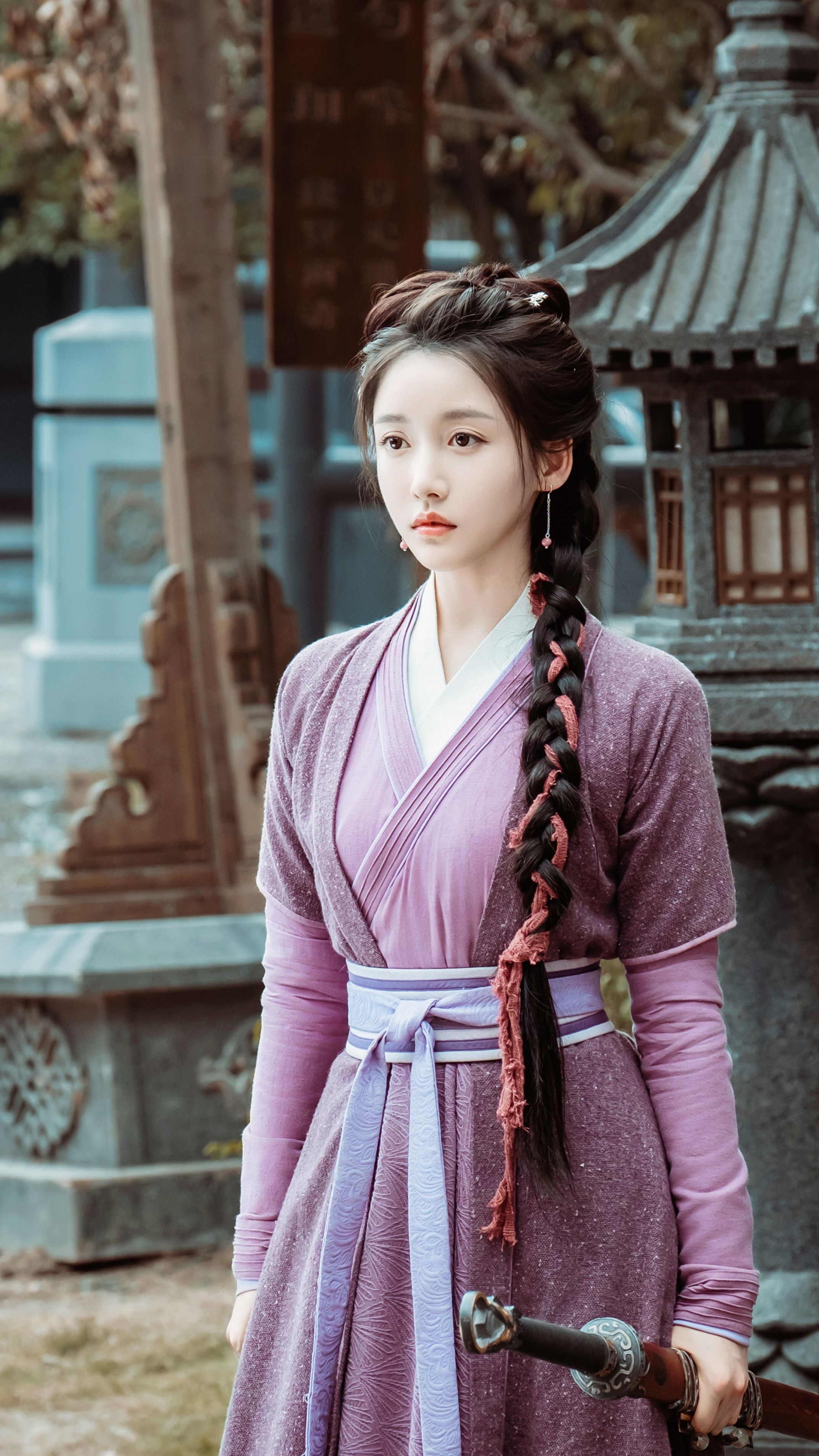 The Convenience and Style of Hanfu Dùnbo with Extendable Hands The Convenience and Style of Hanfu Dùnbo with Extendable Hands