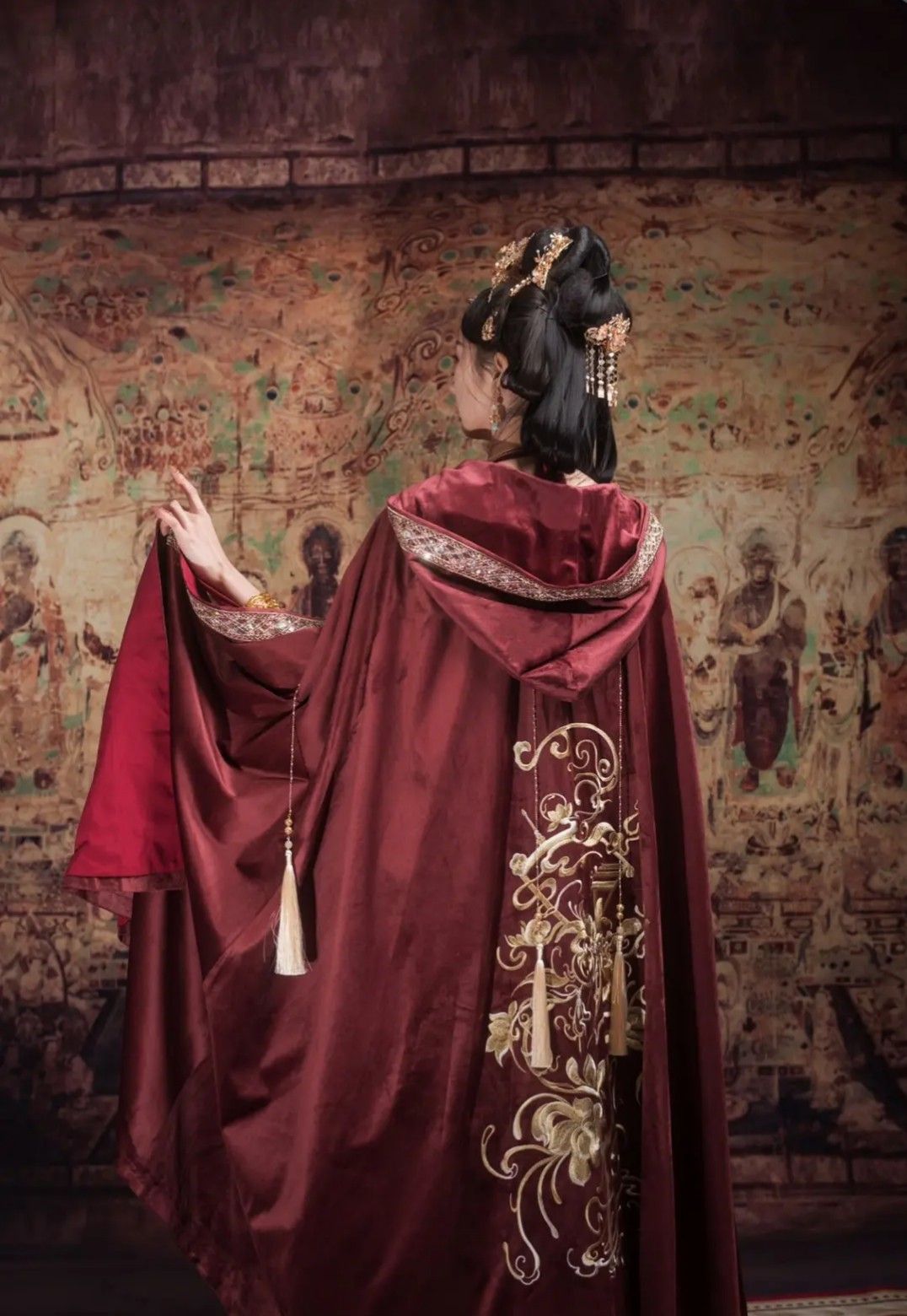 The Elegance of a Bride in a Pink Cheongsam on Her Big Day The Elegance of a Bride in a Pink Cheongsam on Her Big Day