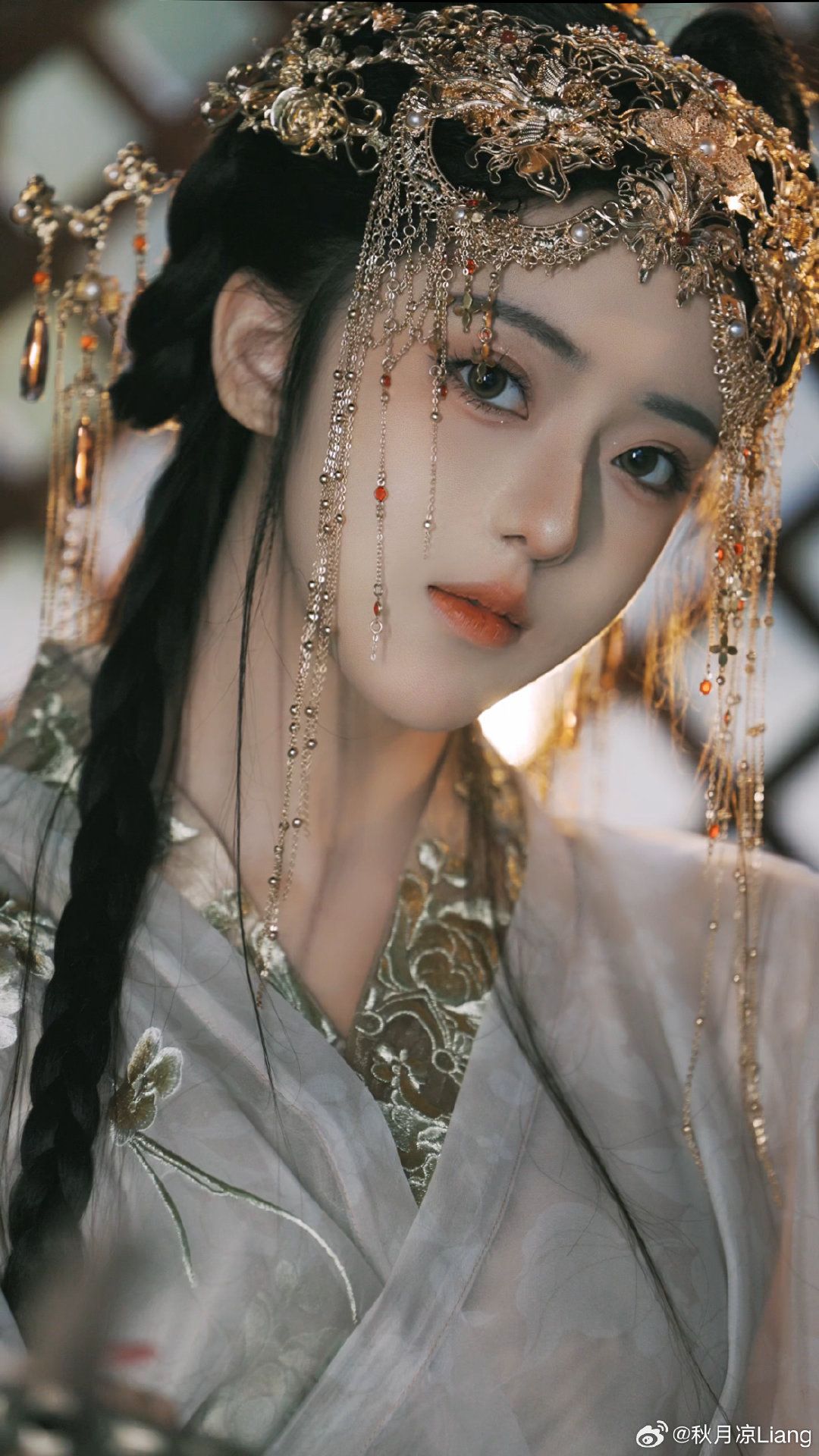 The Splendor of Spring Hanfu:The Blooming of the Shore Flower The Splendor of Spring Hanfu:The Blooming of the Shore Flower