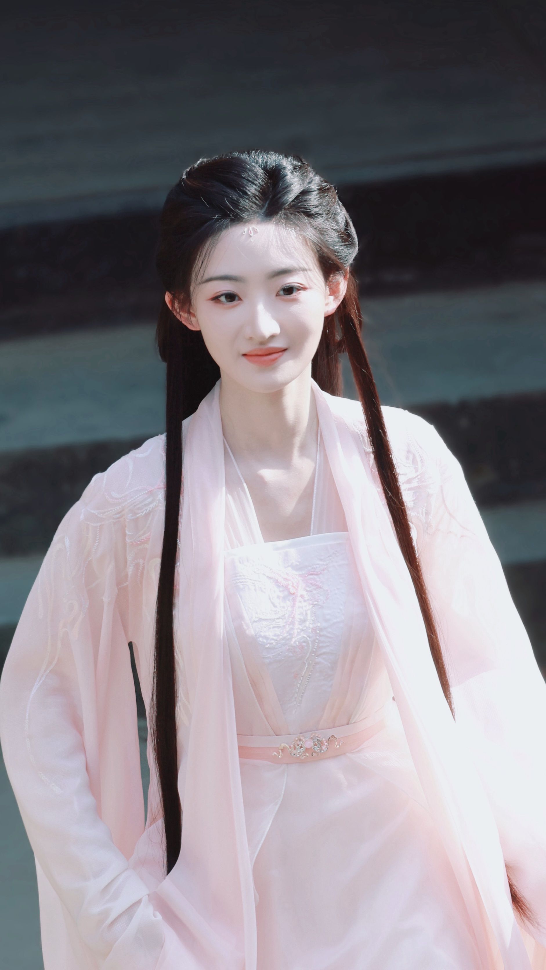 Elegant Hanfu Headdresses for a 12-Year-Old Girl Elegant Hanfu Headdresses for a 12-Year-Old Girl
