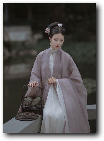 2023 New Style of Cheongsam with Neck-hanging Detail 2023 New Style of Cheongsam with Neck-hanging Detail