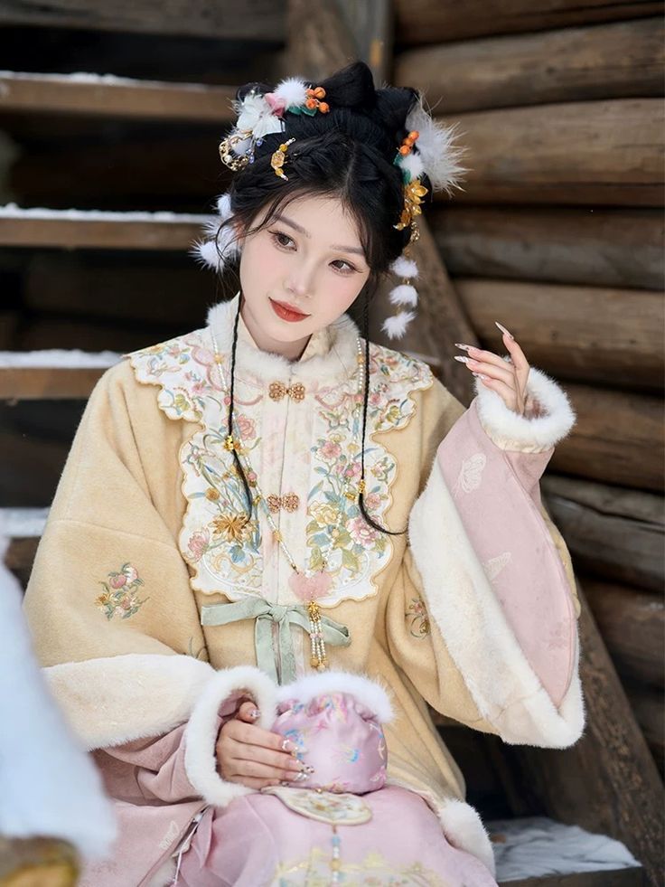 Mini-Sized Short Cheongsam Skirt:Embracing the Elegance of Traditional Chinese Fashion Mini-Sized Short Cheongsam Skirt:Embracing the Elegance of Traditional Chinese Fashion