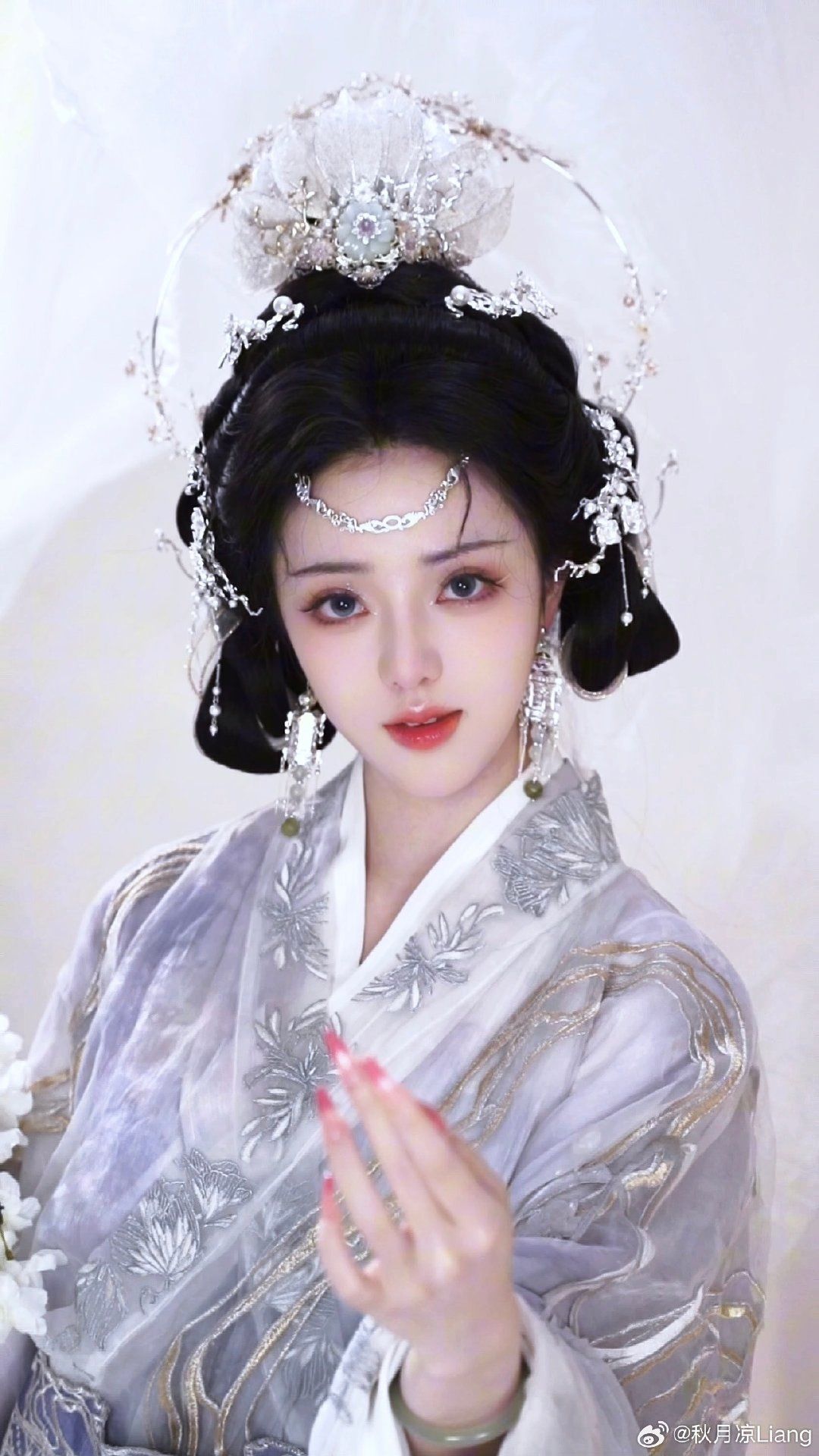 The Splendor of Hanfu Hair Ornaments:A Close Look at the Vibrant Color of Fengluan 粉绿)