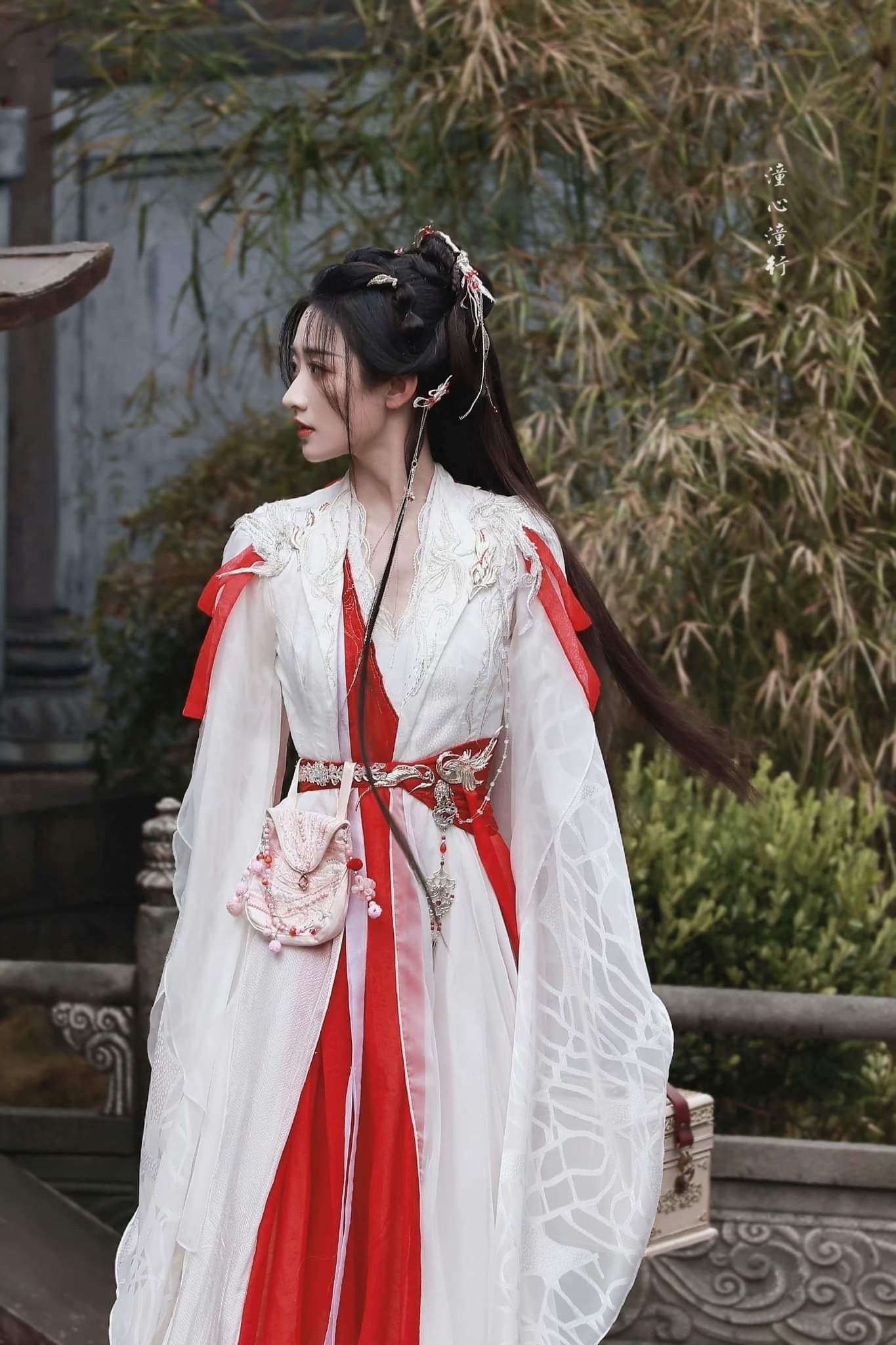 Embracing Traditional Elegance:Young Girls Reimagined Cheongsam in Long Styles Embracing Traditional Elegance:Young Girls Reimagined Cheongsam in Long Styles