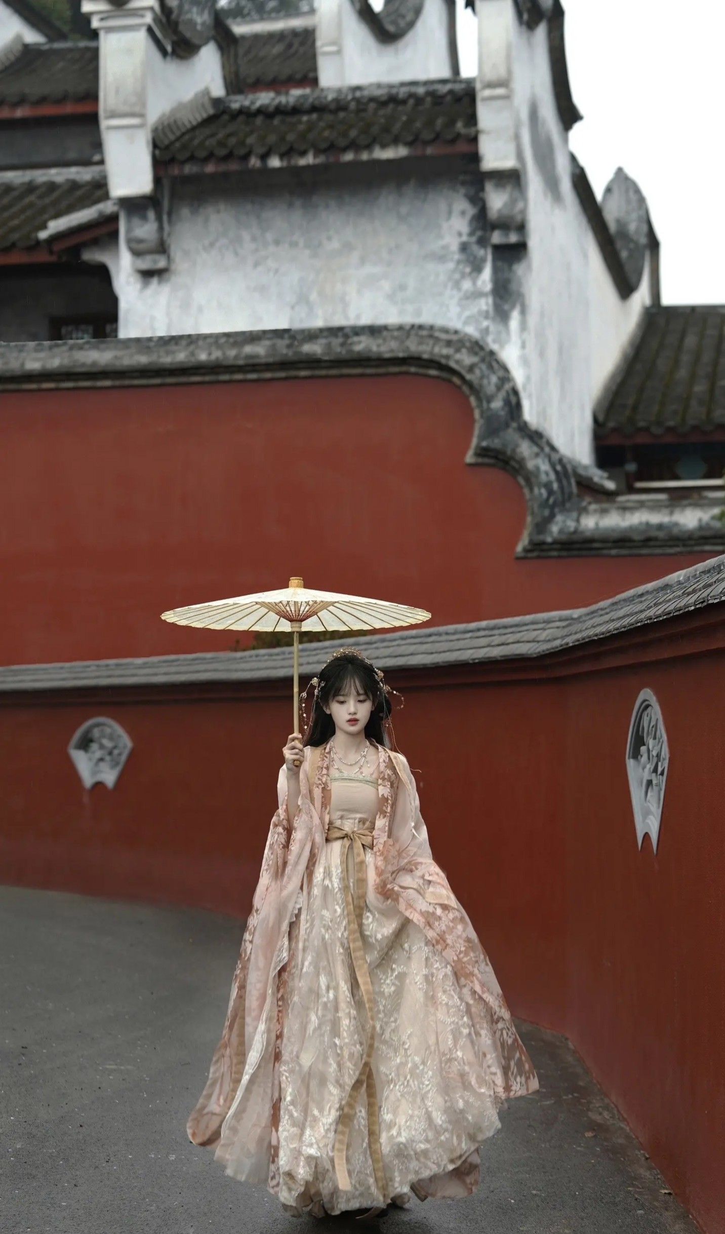 The Evolution of Hair Buns and Pads in Traditional Chinese Hanfu Fashion The Evolution of Hair Buns and Pads in Traditional Chinese Hanfu Fashion