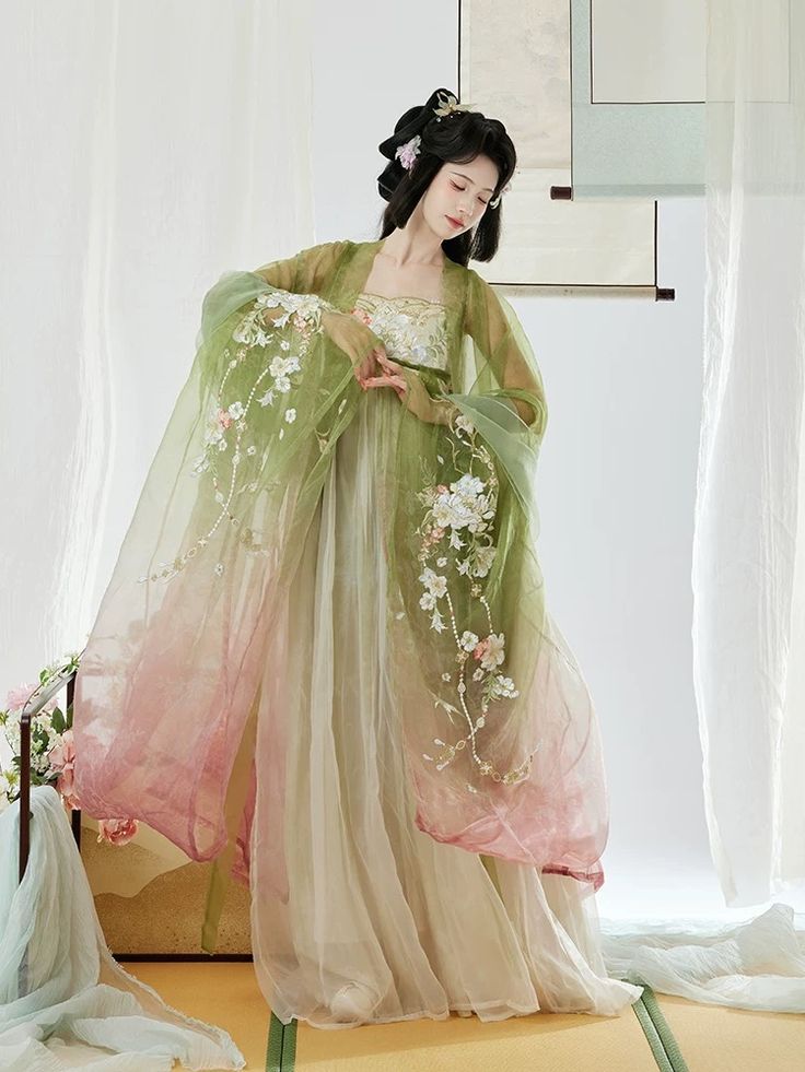 Womens Cotton-Linen Tang Costumes:A Blend of Tradition and Modernity Womens Cotton-Linen Tang Costumes:A Blend of Tradition and Modernity