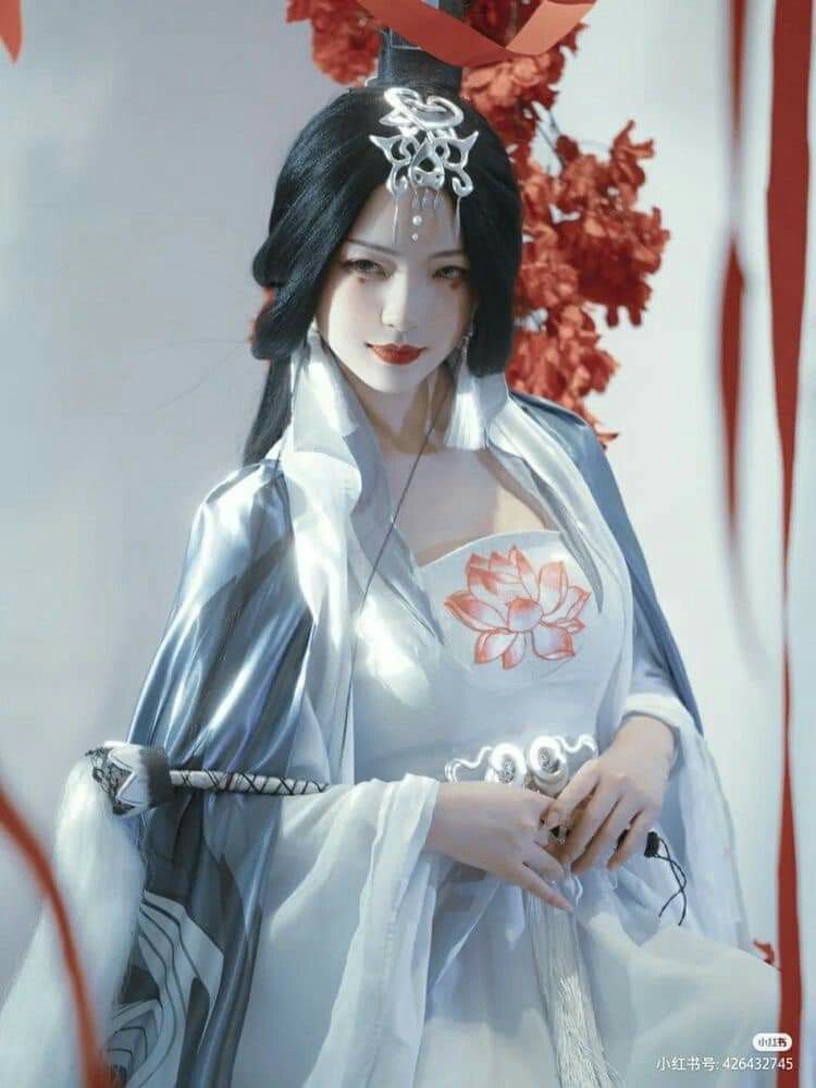 Embracing Tradition:The New Wave of Qipao in 25 Years Embracing Tradition:The New Wave of Qipao in 25 Years