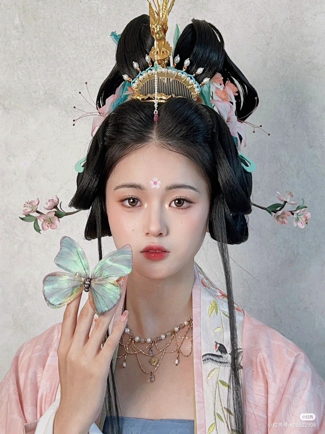 Luxurious Cotton-Linen Cheongsam:A Blend of Tradition and Modern Elegance Luxurious Cotton-Linen Cheongsam:A Blend of Tradition and Modern Elegance