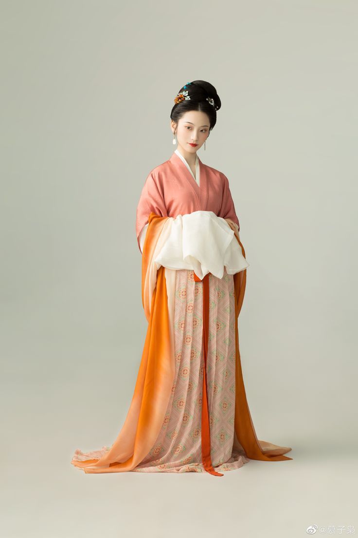 小个子新娘的旗袍女新中式订婚之旅 小个子新娘的旗袍女新中式订婚之旅