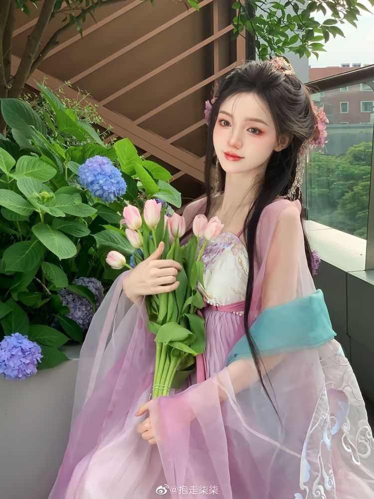 The Rise of Traditional Hanfu Fashion:Exploring the Combination of Innerwear and Standing Collars The Rise of Traditional Hanfu Fashion:Exploring the Combination of Innerwear and Standing Collars