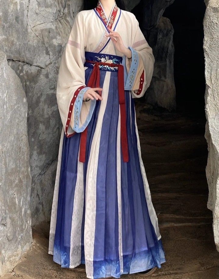 The Splendor of Hanfu in the Northern and Southern Dynasties:Dance Maidens in the Wei and Jin Eras