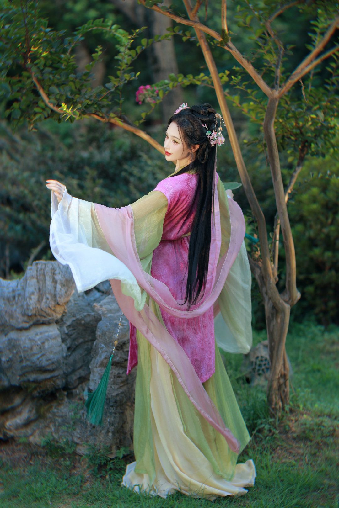 Childrens Classical Cheongsam Performance:A Glimpse into Traditional Elegance Childrens Classical Cheongsam Performance:A Glimpse into Traditional Elegance