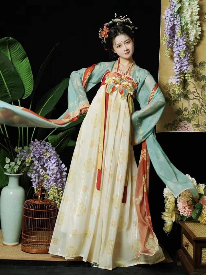 Vintage Charm of Cheongsam-Style Shawls:A Blend of Summer Elegance and Versatility Vintage Charm of Cheongsam-Style Shawls:A Blend of Summer Elegance and Versatility
