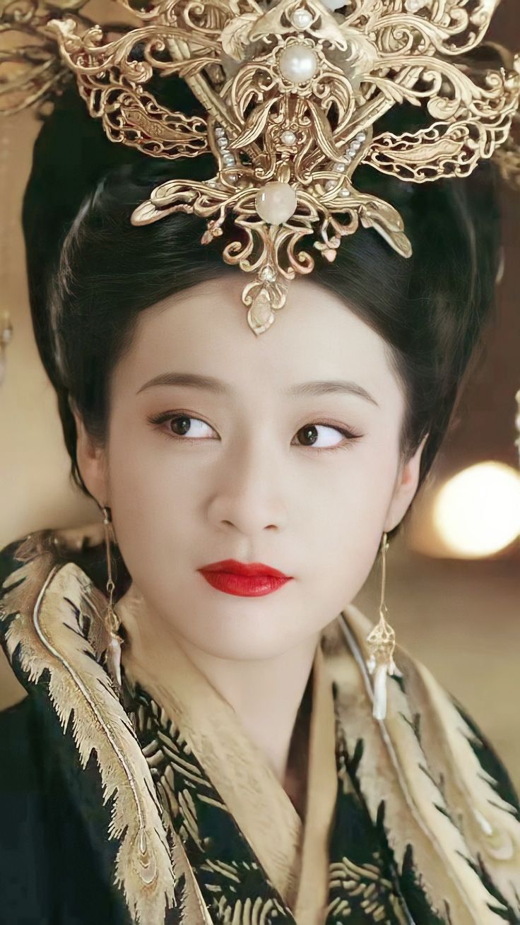 The Equestrian Charm of Ma-Mian Skirt and Ancient Hair Ribbons