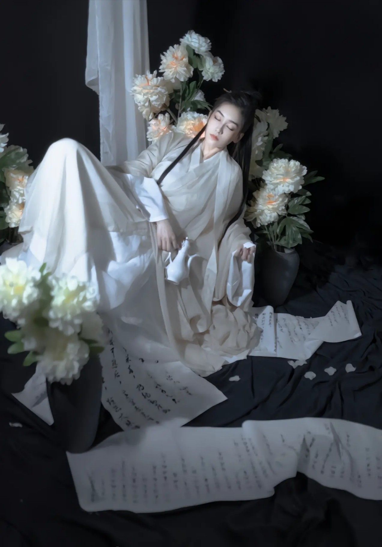 Dragon Roar:The Revival of Hanfu Fashion