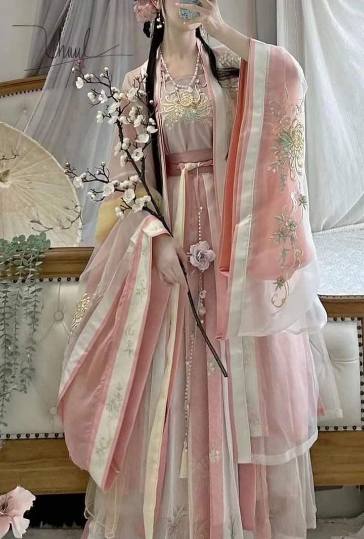Traditional Chinese Childrens Fashion:The Charm of Tangsuits and Hanfu in Chinese Style Traditional Chinese Childrens Fashion:The Charm of Tangsuits and Hanfu in Chinese Style