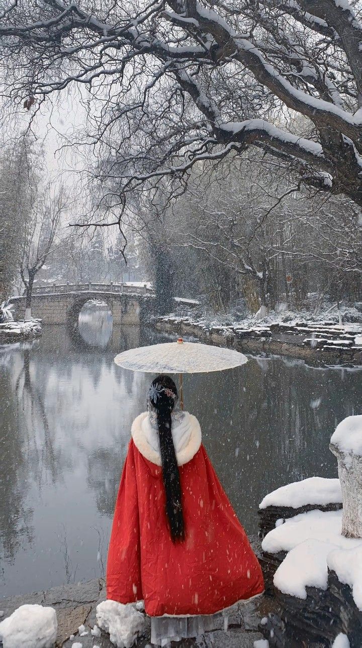 Revisiting Traditional Hanfu Headwear:A Journey into the Realm of Ancient Chinese Elegance