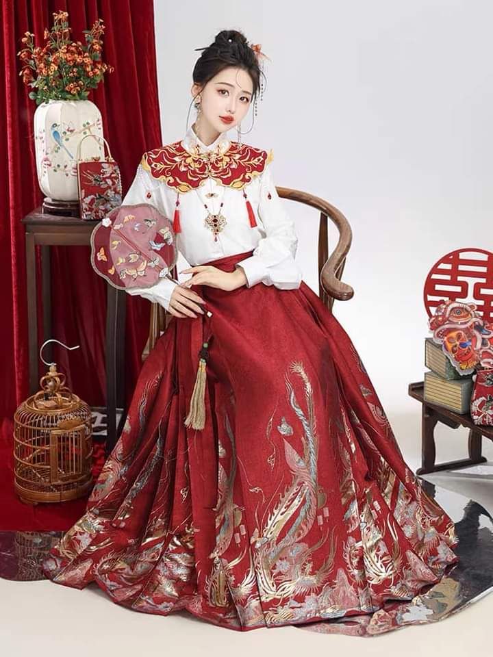 Elegant Silk Satin Cheongsam:A Glimpse into Traditional Chinese Beauty Elegant Silk Satin Cheongsam:A Glimpse into Traditional Chinese Beauty