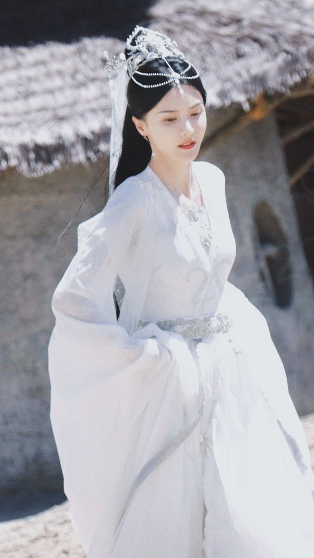 The Evolution of Xia Hanfu:Modern Refinement of Traditional Chinese Fashion