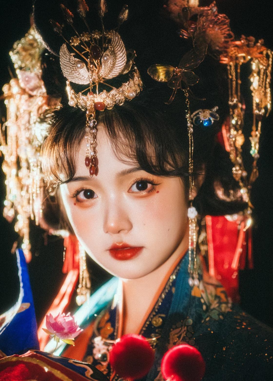 The Sword-Wielding Hanfu Maiden:A Blend of Ancient Swordsmanship and Modern Elegance The Sword-Wielding Hanfu Maiden:A Blend of Ancient Swordsmanship and Modern Elegance