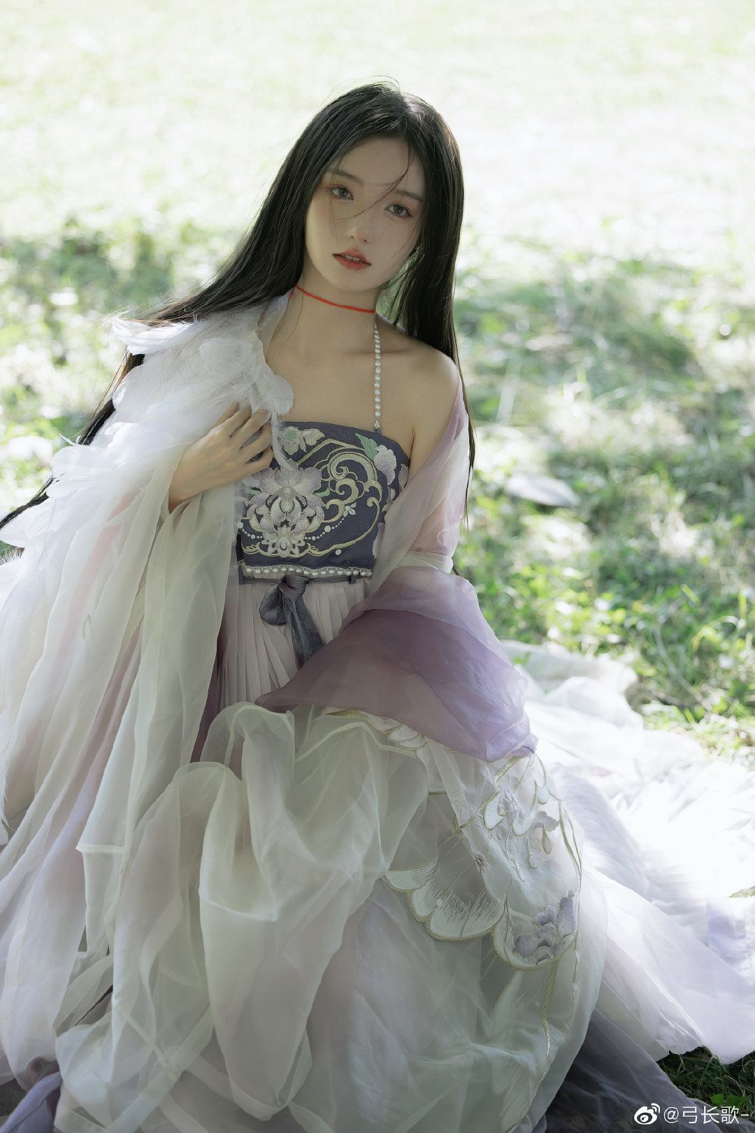 The Integration of Hanfu Hairstyles and Red Headdress:A Traditional Beauty in Modern Context The Integration of Hanfu Hairstyles and Red Headdress:A Traditional Beauty in Modern Context