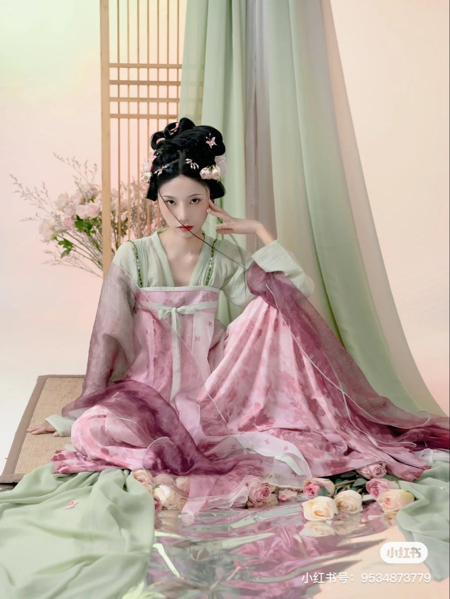 Knitted Cardigan and Skirt with a Horse-Face Design:A Closer Look into Traditional Chinese Fashion Knitted Cardigan and Skirt with a Horse-Face Design:A Closer Look into Traditional Chinese Fashion
