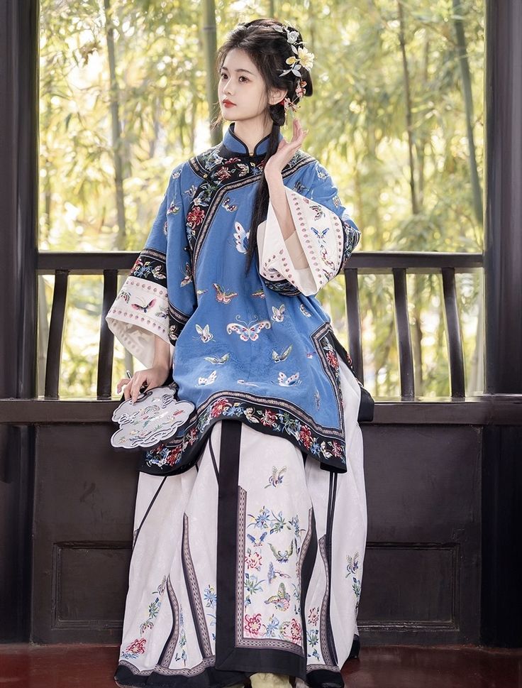 Children in the Jade Rabbits Hanfu:The Splendor of Traditional Chinese Clothing Children in the Jade Rabbits Hanfu:The Splendor of Traditional Chinese Clothing