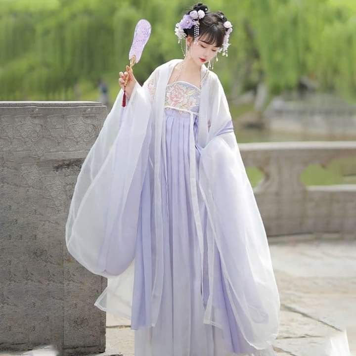 A Girls Journey into the World of Hanfu:The Enchanting Blue Palette A Girls Journey into the World of Hanfu:The Enchanting Blue Palette