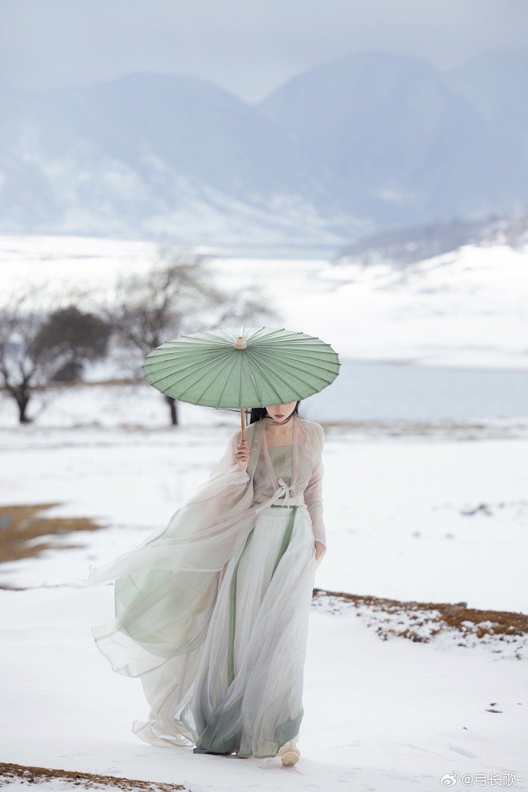 A Pure Purple Hanfu Journey of a Little Girl in a Violet World A Pure Purple Hanfu Journey of a Little Girl in a Violet World
